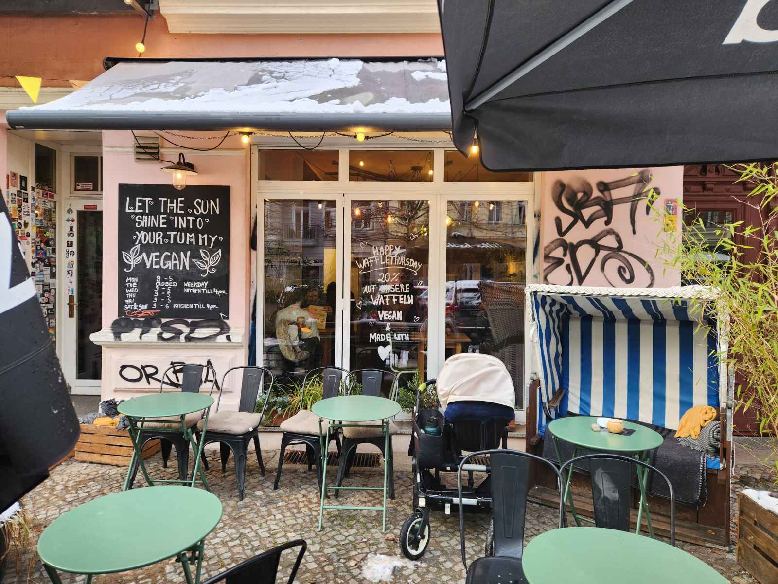 Fassade des Café Neue Liebe